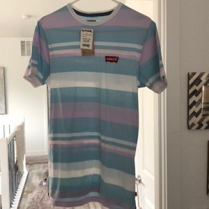 Pastel Levi’s t shirt. Such fun Pastel colors.